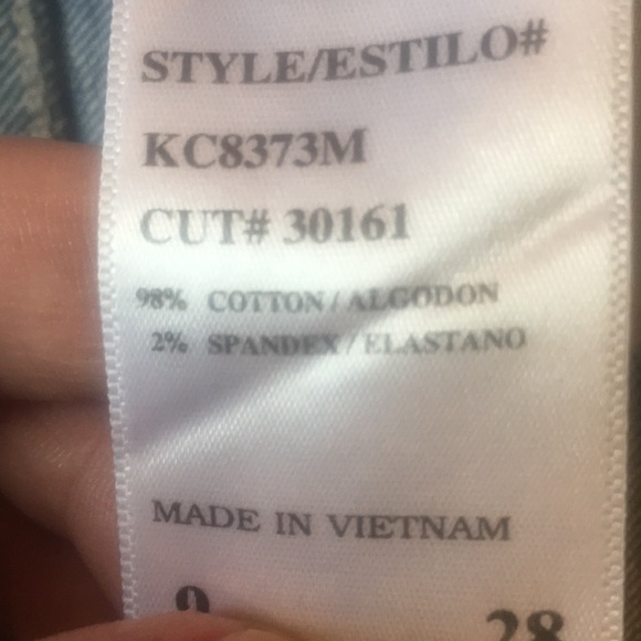 KanCan distressed jeans in size 9/28.❤️ - Picture 10 of 16